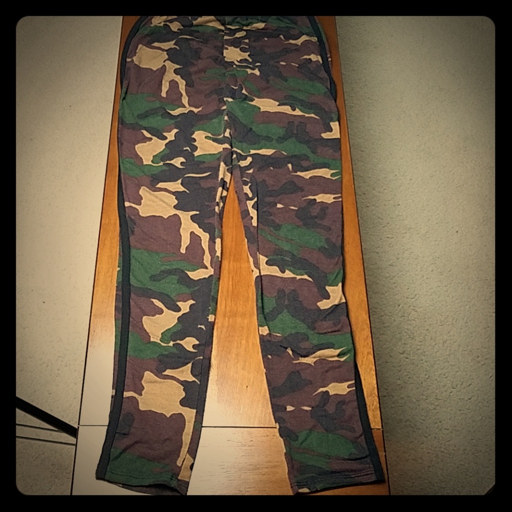 Fashion Nova Camo Leggings